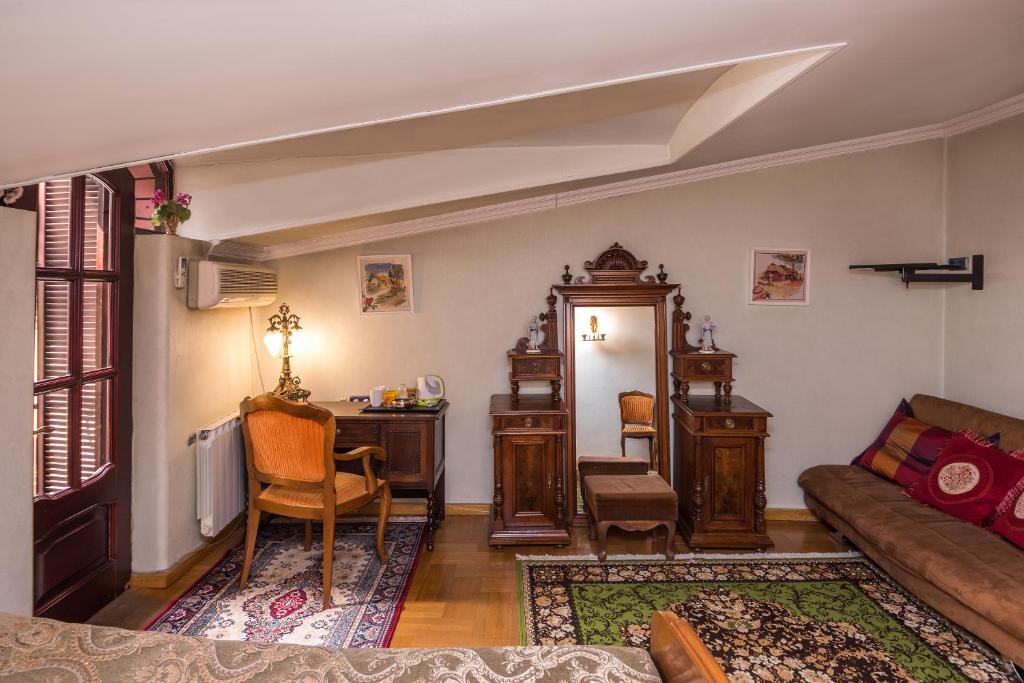 Posezení v ubytování Lia's Guest House
