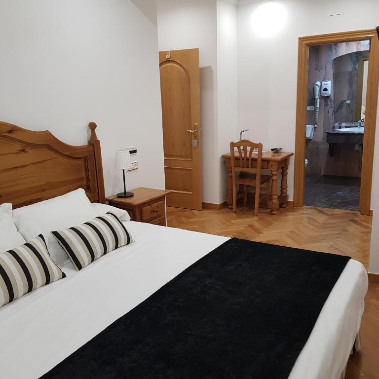 Postel nebo postele na pokoji v ubytování Hostal La Parada