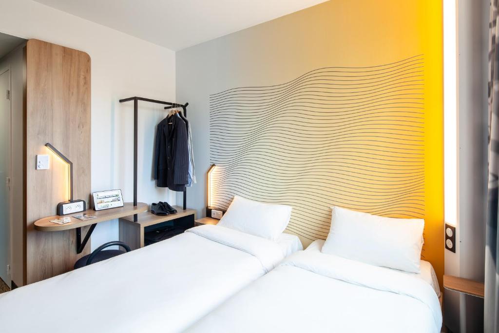 Postel nebo postele na pokoji v ubytování B&B HOTEL Compiègne