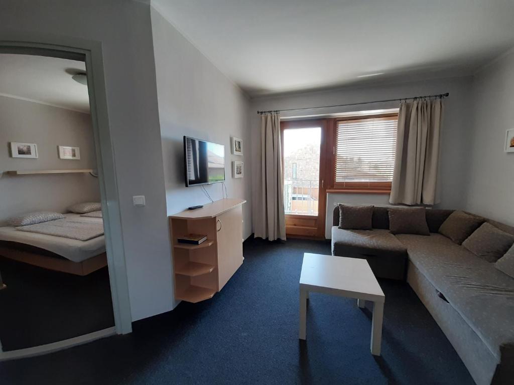 Telewizja i/lub zestaw kina domowego w obiekcie Família Apartmanház