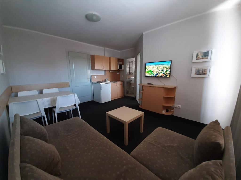 Kuchnia lub aneks kuchenny w obiekcie Família Apartmanház
