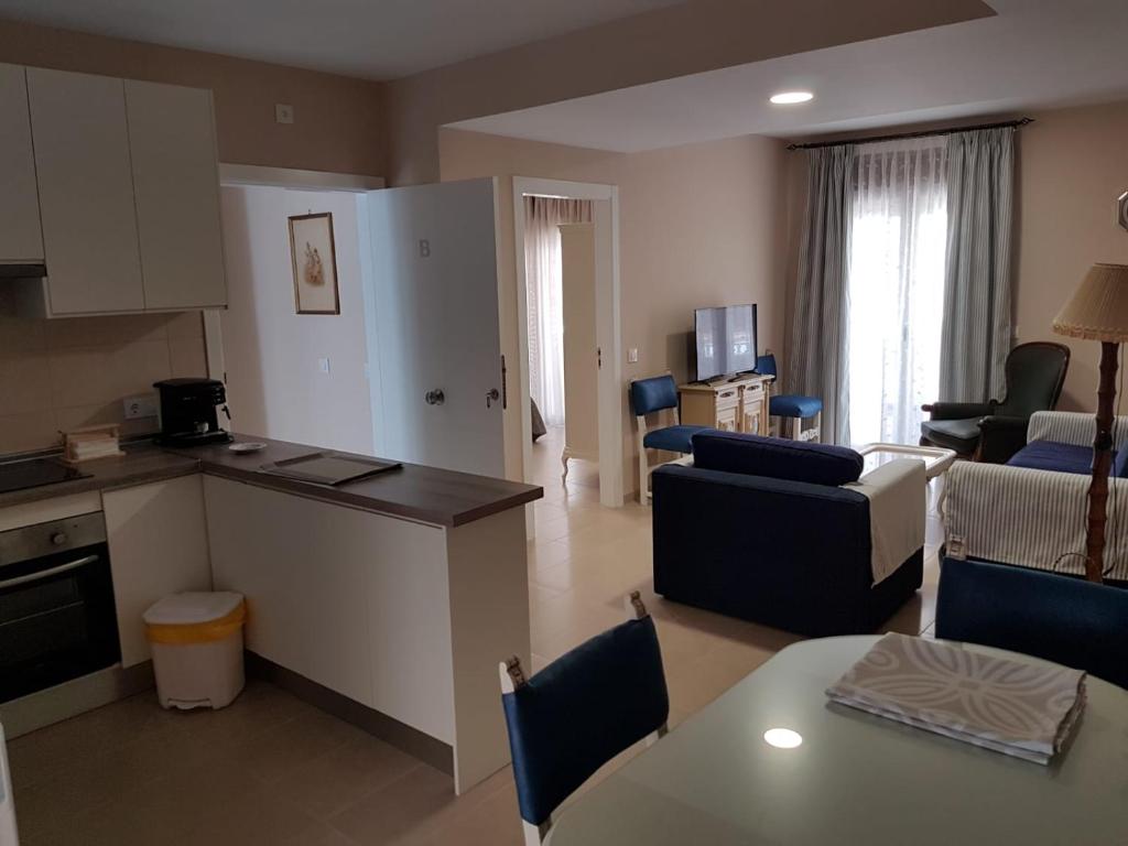 Kuchyňa alebo kuchynka v ubytovaní Apartamentos HELA