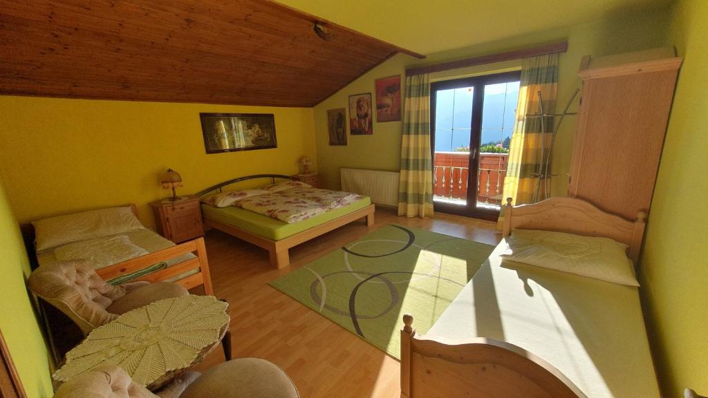Postel nebo postele na pokoji v ubytování Göllblick