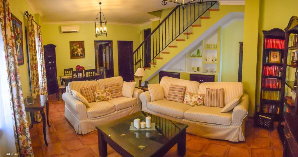 a living room with two couches and a table at CASA BLANCAFLOR in Peñaflor