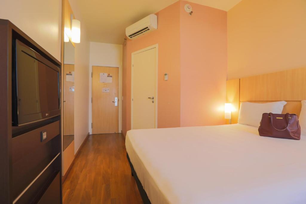  ibis Montes Claros Shopping