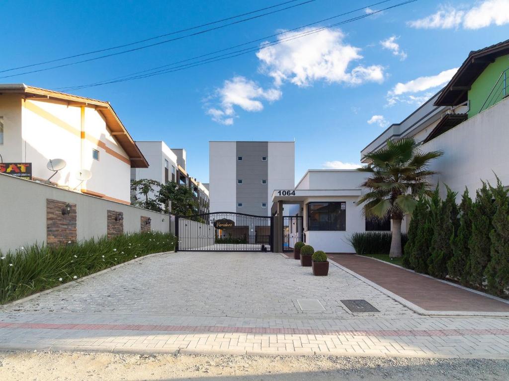  Aluguel Apartamento 2 quartos sendo 1 suíte Bombas/SC
