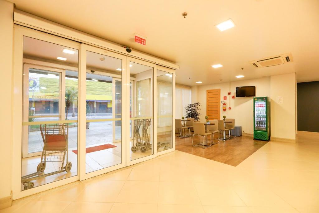  ibis Montes Claros Shopping
