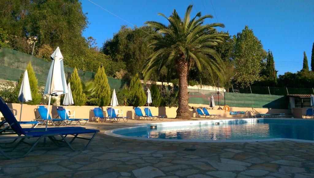 Piscina di Tina Hotel o nelle vicinanze