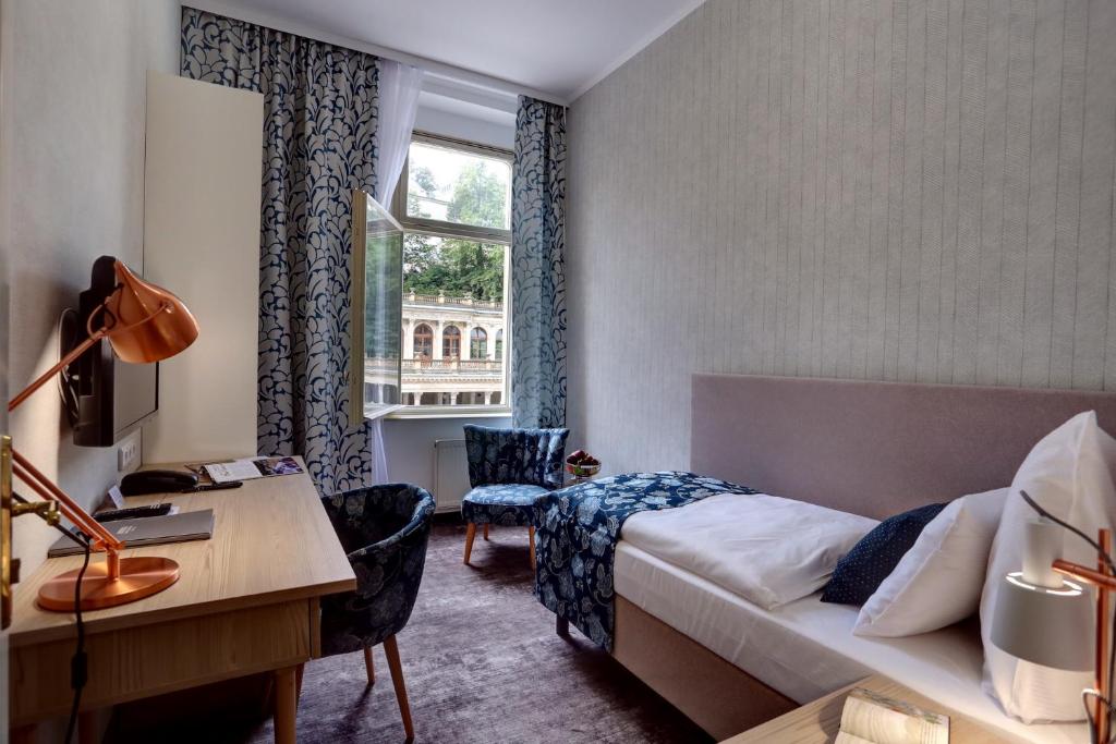 
Comfort Single Room with Colonnade View
