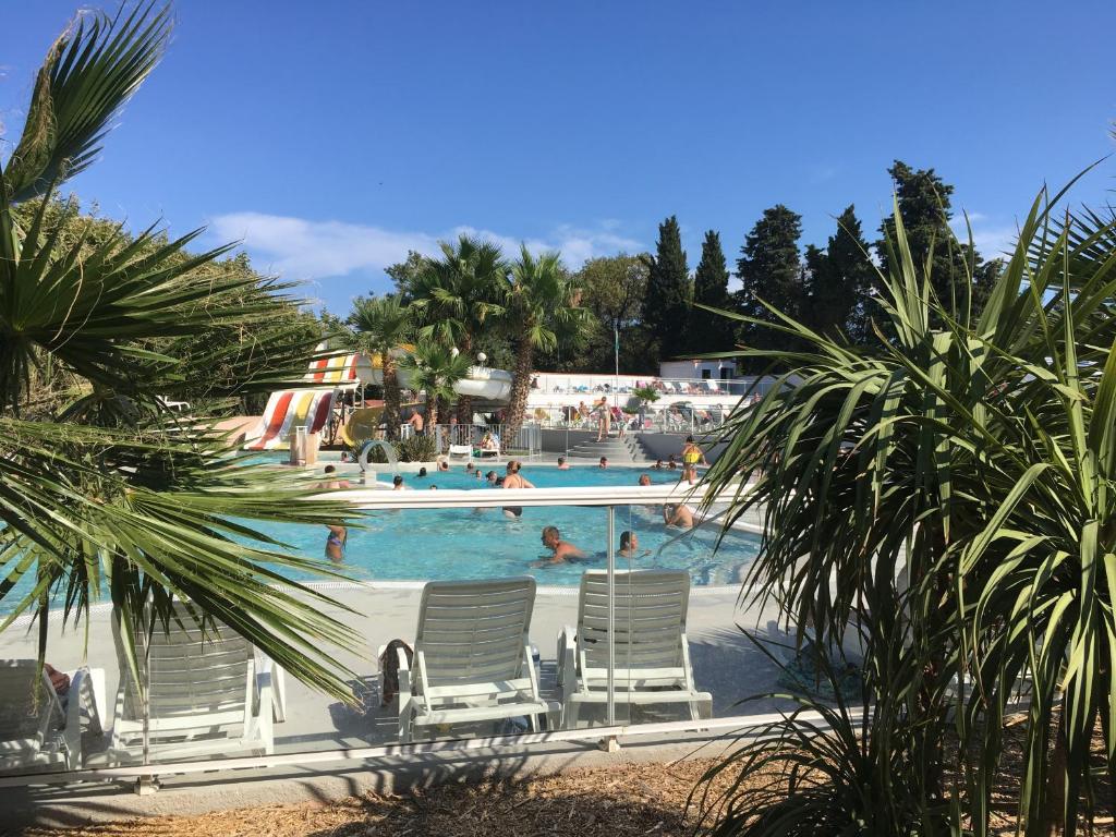 Bazén v ubytování Mobile Home Camping Tohapi Agde nebo v jeho okolí