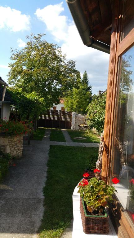 Zahrada ubytování Derű Vendégház és Lovasudvar