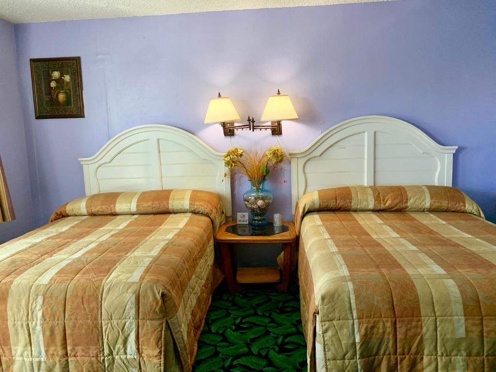 Postel nebo postele na pokoji v ubytování Walden Motel