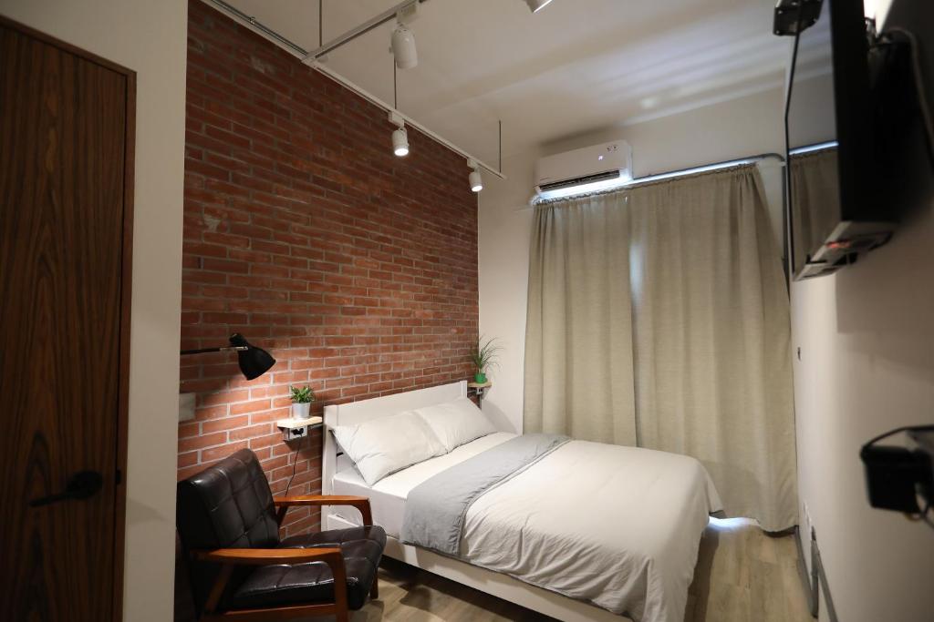TV a/nebo společenská místnost v ubytování Dongshan Yi Hostel