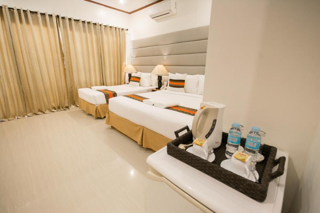 Postel nebo postele na pokoji v ubytování Sur Beach Resort Boracay