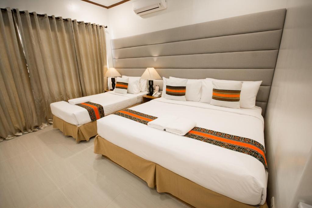 Postel nebo postele na pokoji v ubytování Sur Beach Resort Boracay