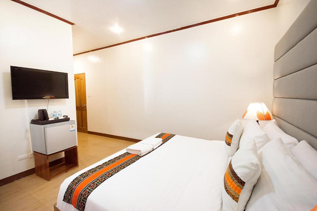 Postel nebo postele na pokoji v ubytování Sur Beach Resort Boracay