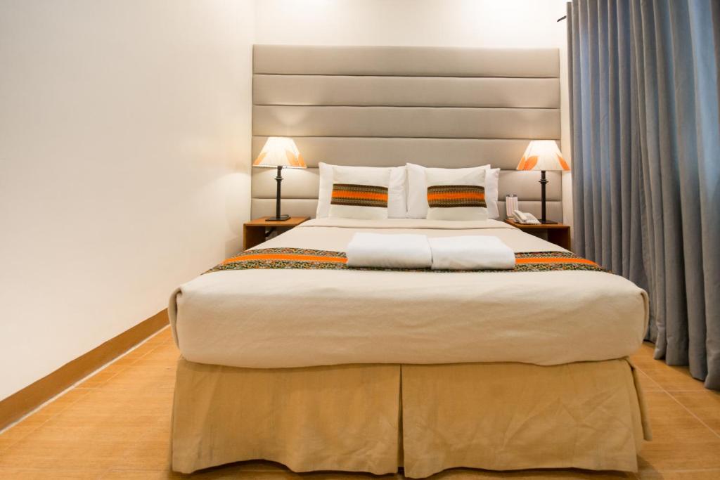 Postel nebo postele na pokoji v ubytování Sur Beach Resort Boracay