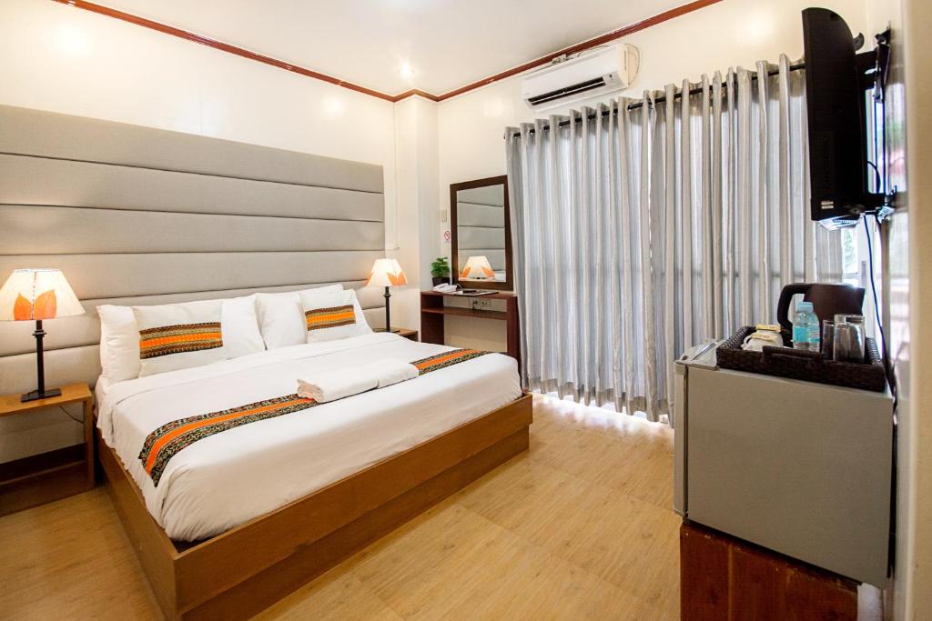 Postel nebo postele na pokoji v ubytování Sur Beach Resort Boracay