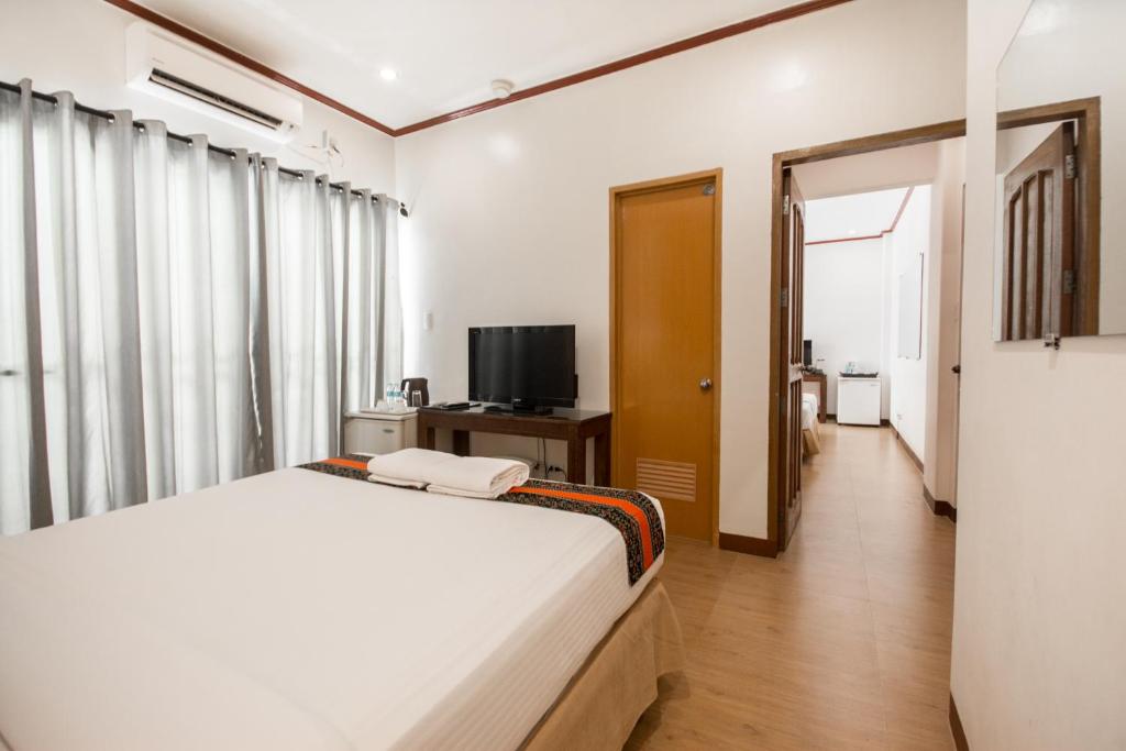 TV a/nebo společenská místnost v ubytování Sur Beach Resort Boracay