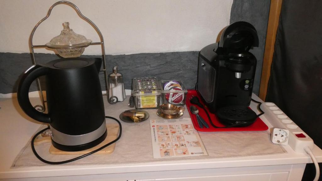 Set per la preparazione di tè e caffè presso Bed & Breakfast Im Chellhof