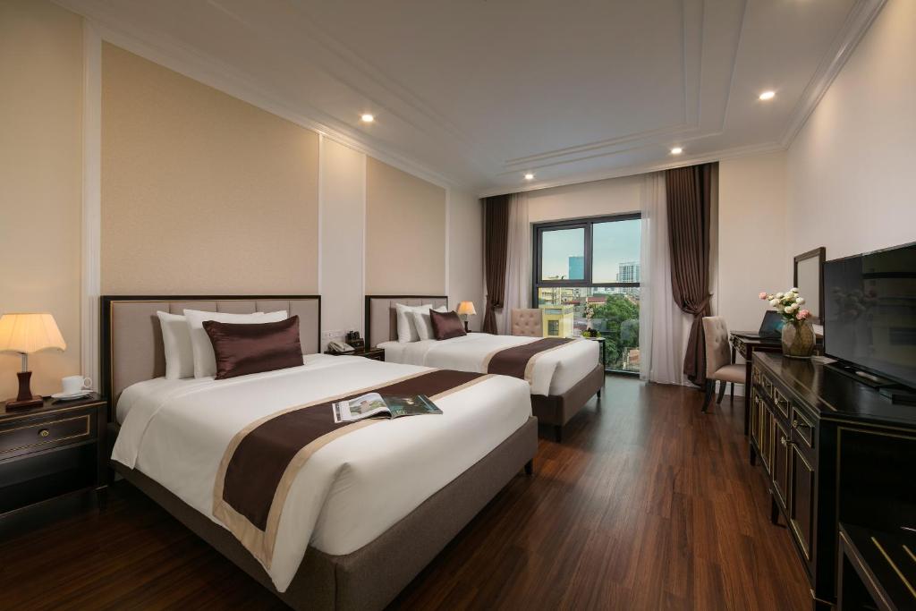 Postel nebo postele na pokoji v ubytování Adonis Hotel