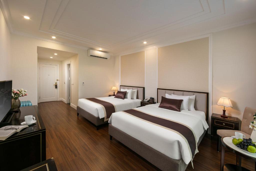 Postel nebo postele na pokoji v ubytování Adonis Hotel