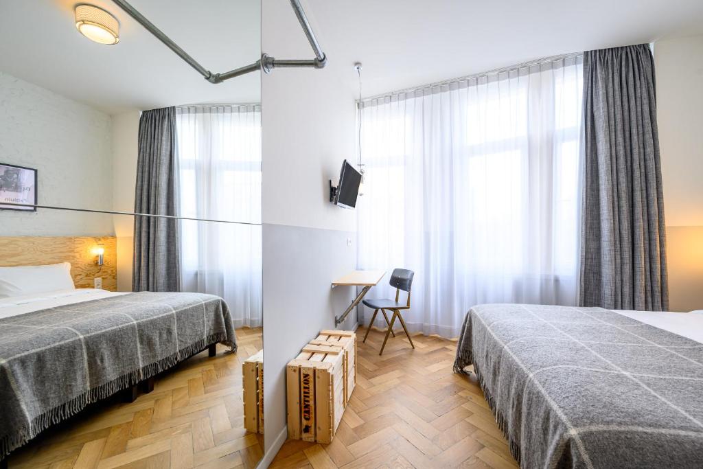 Postel nebo postele na pokoji v ubytování Hotel La Grande Cloche