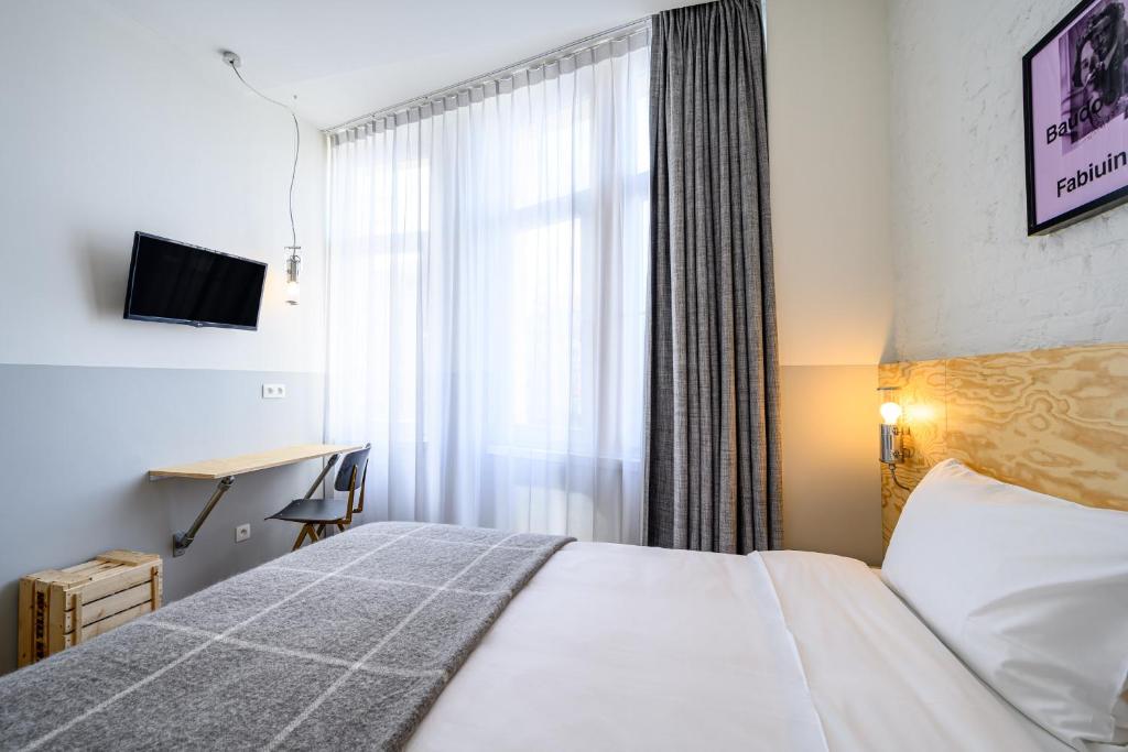 Postel nebo postele na pokoji v ubytování Hotel La Grande Cloche
