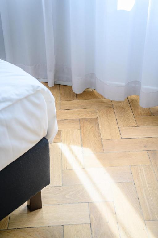 Postel nebo postele na pokoji v ubytování Hotel La Grande Cloche