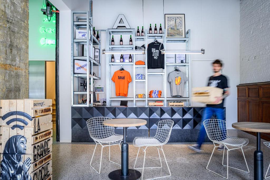 Hotel La Grande Cloche - Resim 17