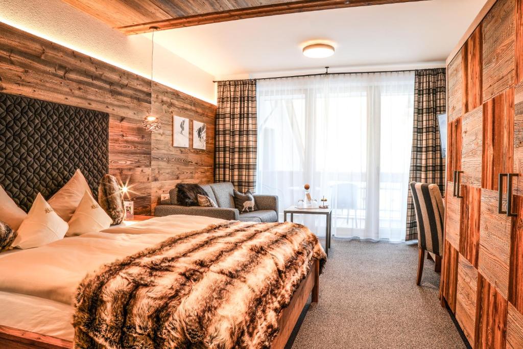 Postel nebo postele na pokoji v ubytování Hotel Sonne Ischgl