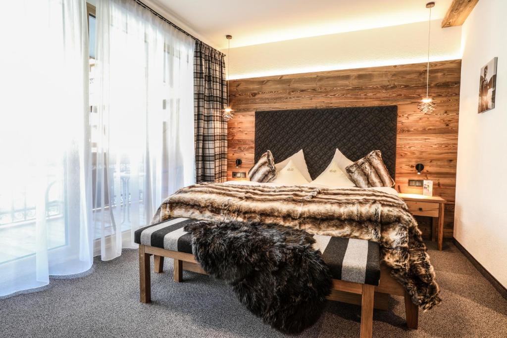 Postel nebo postele na pokoji v ubytování Hotel Sonne Ischgl