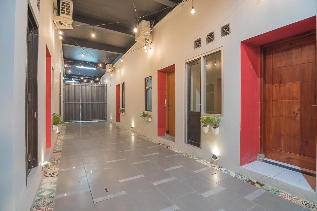 Fotografie z fotogalerie ubytování RedDoorz @ Kiaracondong v destinaci Bandung