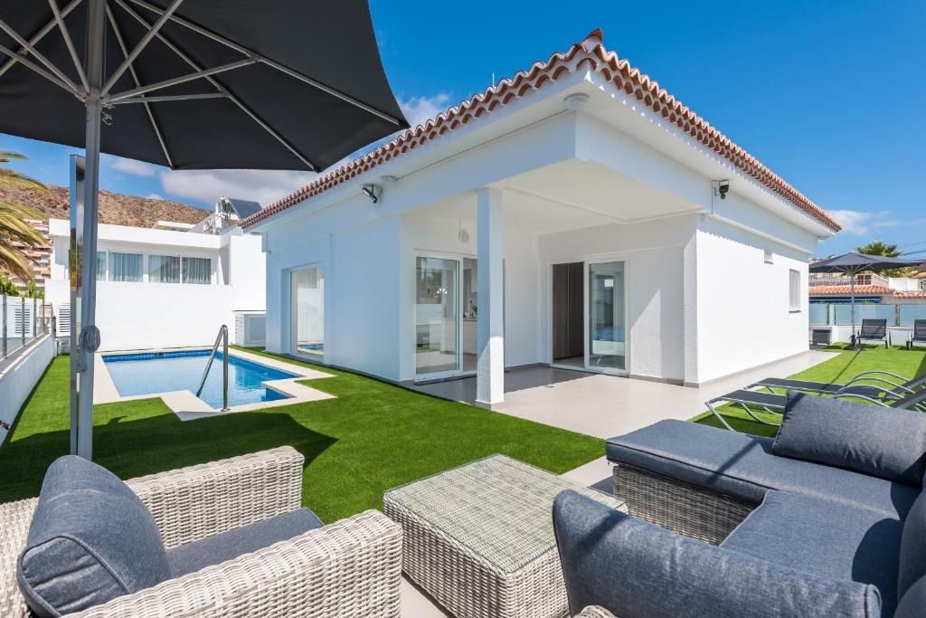 Luxurious 5* VILLA - 300M2 - private HEATED pool - garage - WiFi - Villa Con Due Camere Da Letto