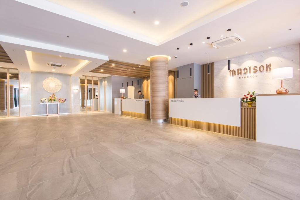 A bright, spacious reception lobby with dual reception counters.