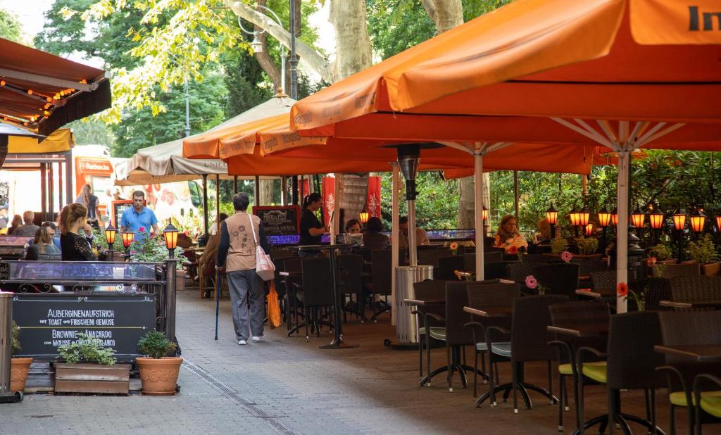 Reštaurácia alebo iné gastronomické zariadenie v ubytovaní Duke's Residence