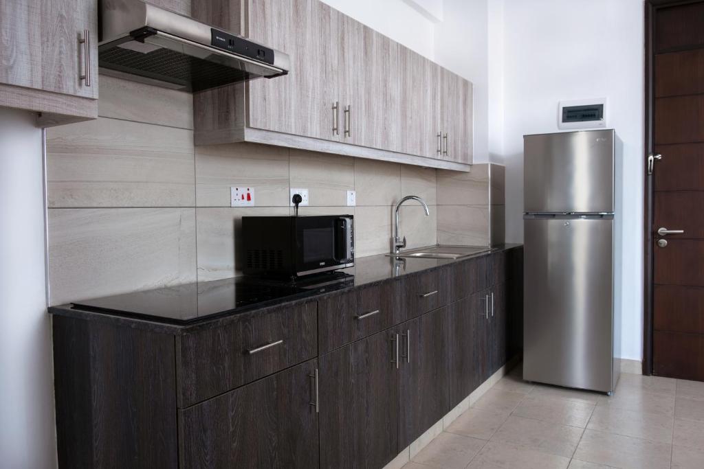 Kuchyň nebo kuchyňský kout v ubytování L'Aziz Suites
