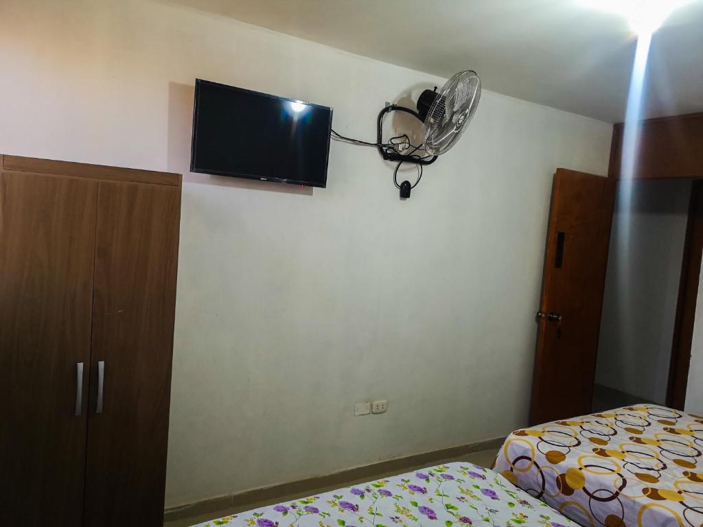 TV a/nebo společenská místnost v ubytování Hospedaje Villa Del Sol
