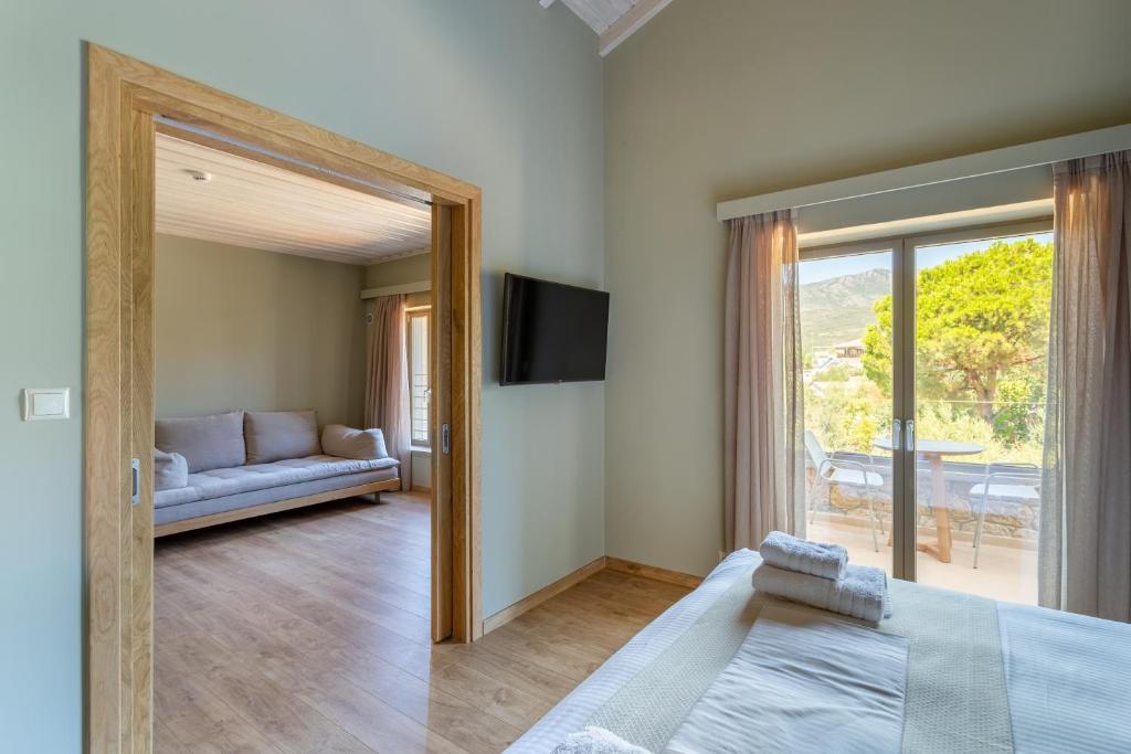 Diapori Suites Hotel - 18