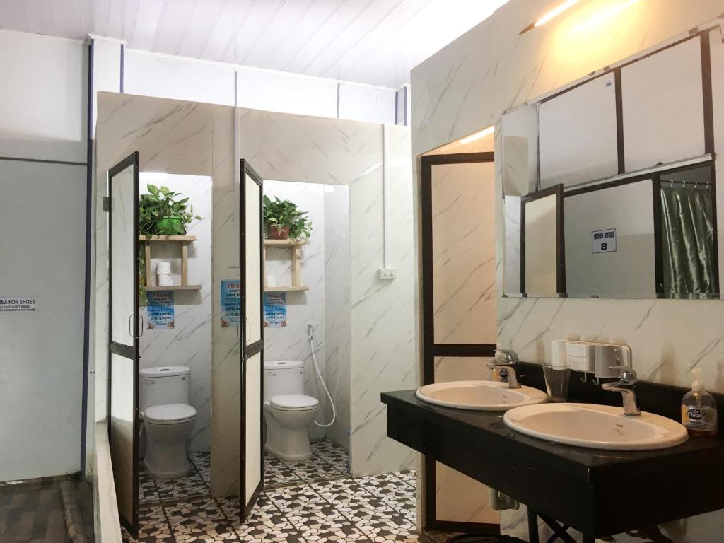 Phòng tắm tại Hoa Luan Hostel