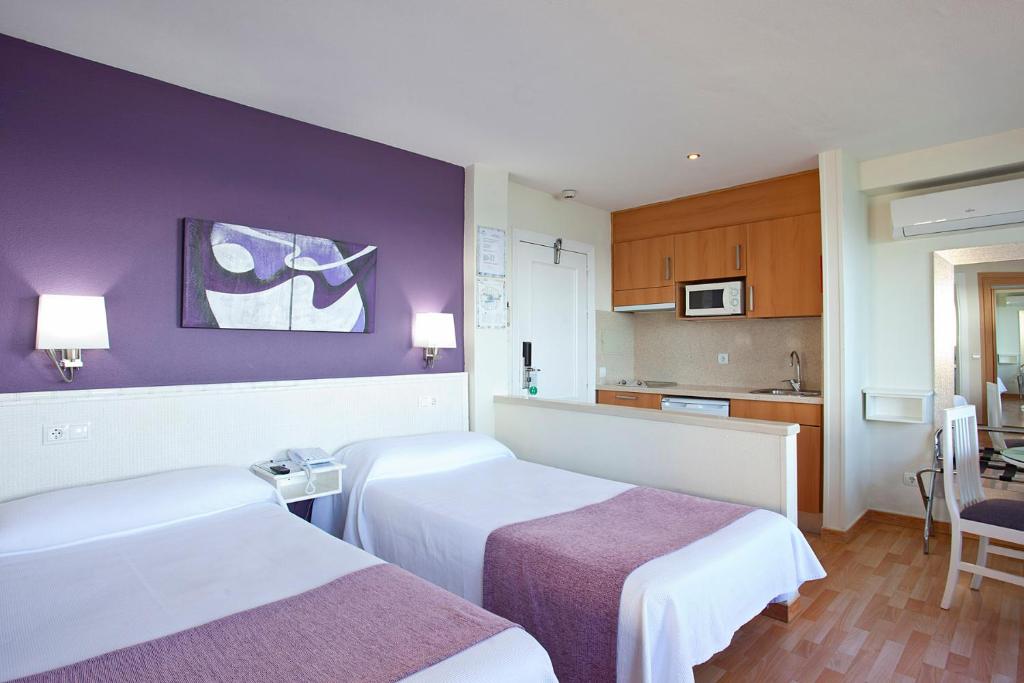 a hotel room with two beds and a kitchen at Ona Princesa Playa in Marbella