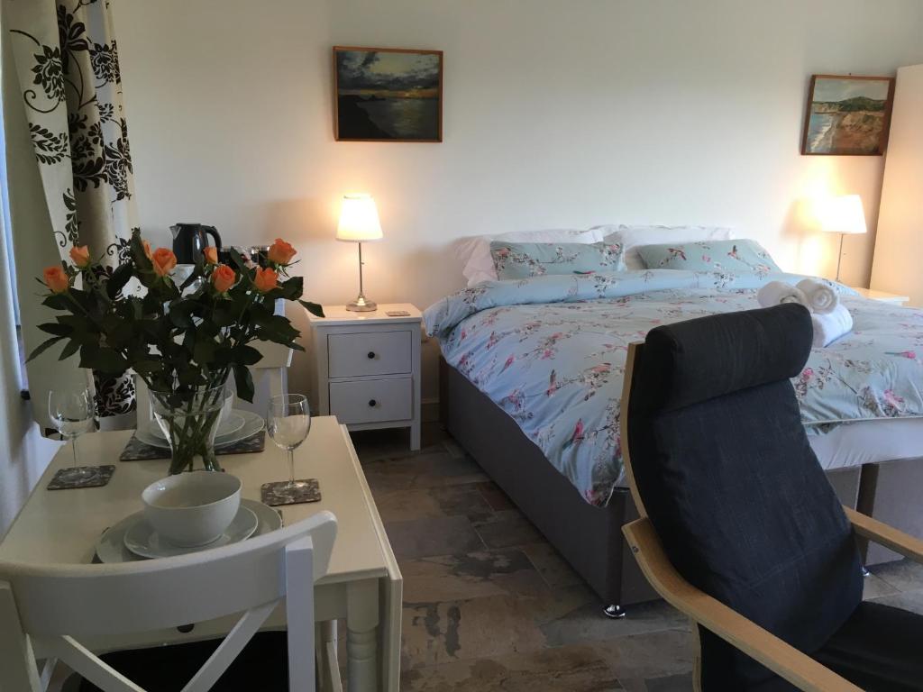 Ένα ή περισσότερα κρεβάτια σε δωμάτιο στο Garden Room near Brecon
