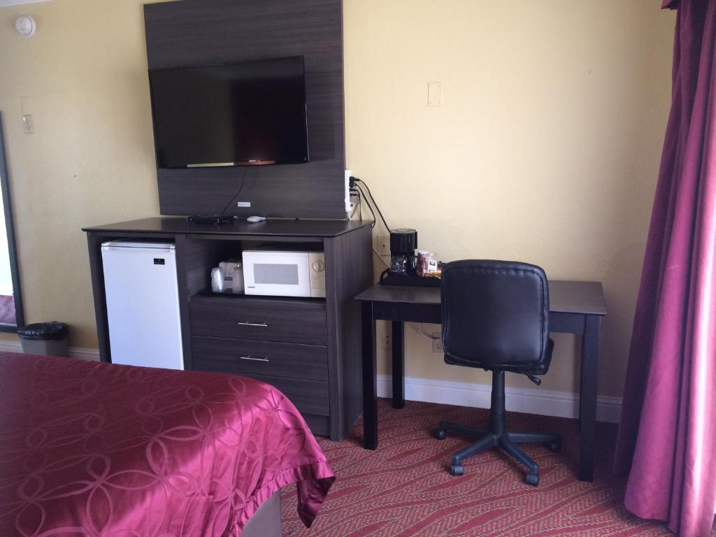 Americas Best Value Presidents Inn on Munras photo
