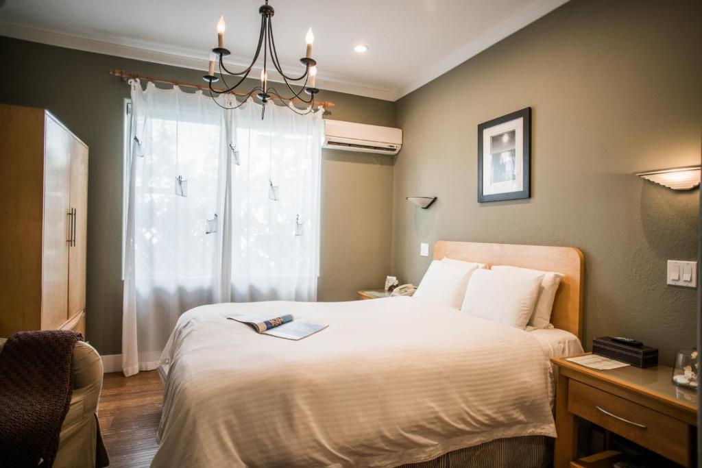 Voodi või voodid majutusasutuse Cadet Hotel toas
