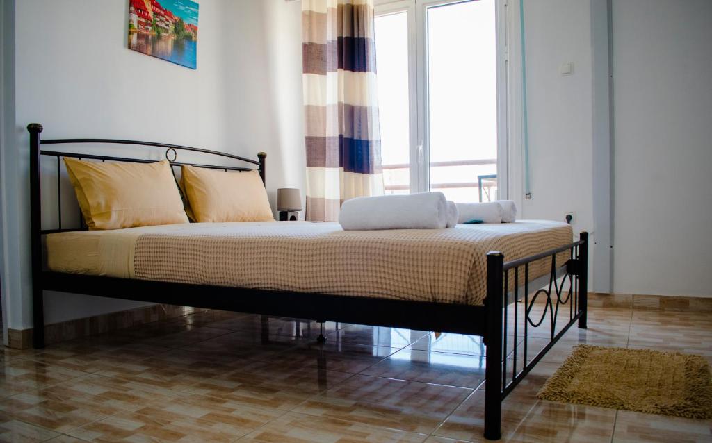 Postel nebo postele na pokoji v ubytování Nikolakakis Rooms Lavrio