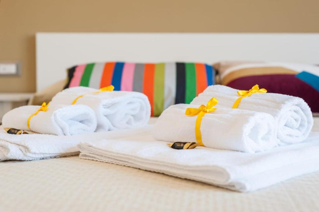 Łóżko lub łóżka w pokoju w obiekcie Attico Oltremare B&B