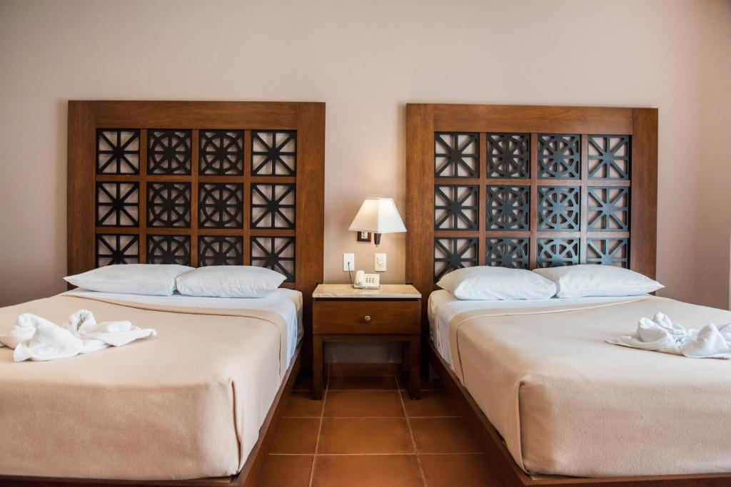 Llit o llits en una habitació de TecnoHotel Valladolid