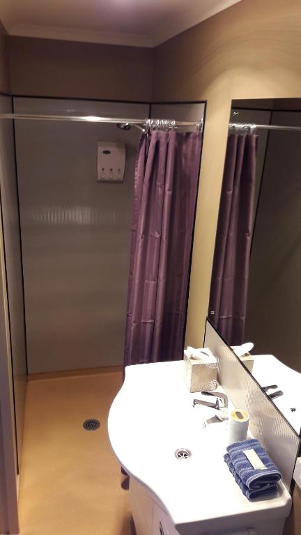 Koupelna v ubytování Serenity Motels