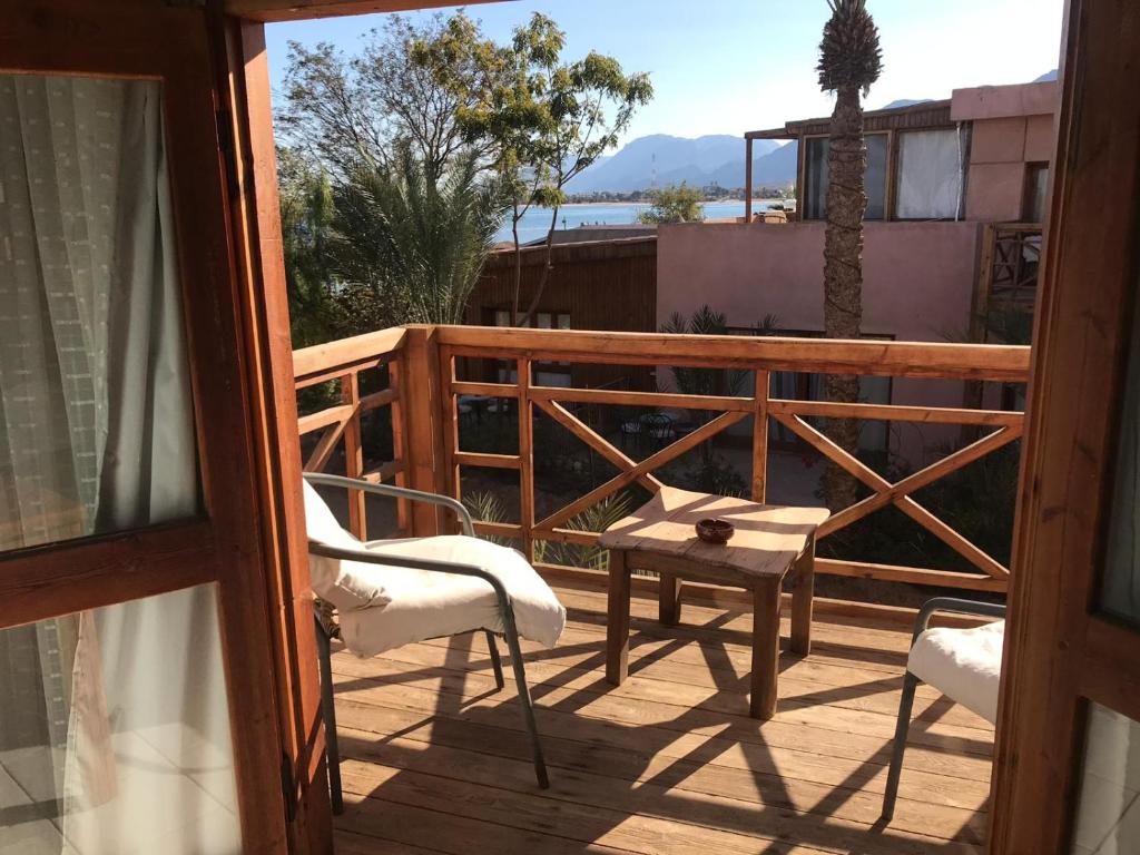 Balkón nebo terasa v ubytování Nakhil Inn Nuweiba