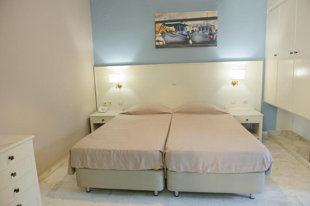 Postel nebo postele na pokoji v ubytování Kalydna Island Hotel